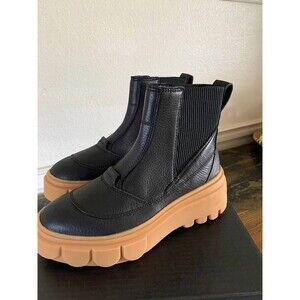Sorel Black Leather Boots with Tan Sole